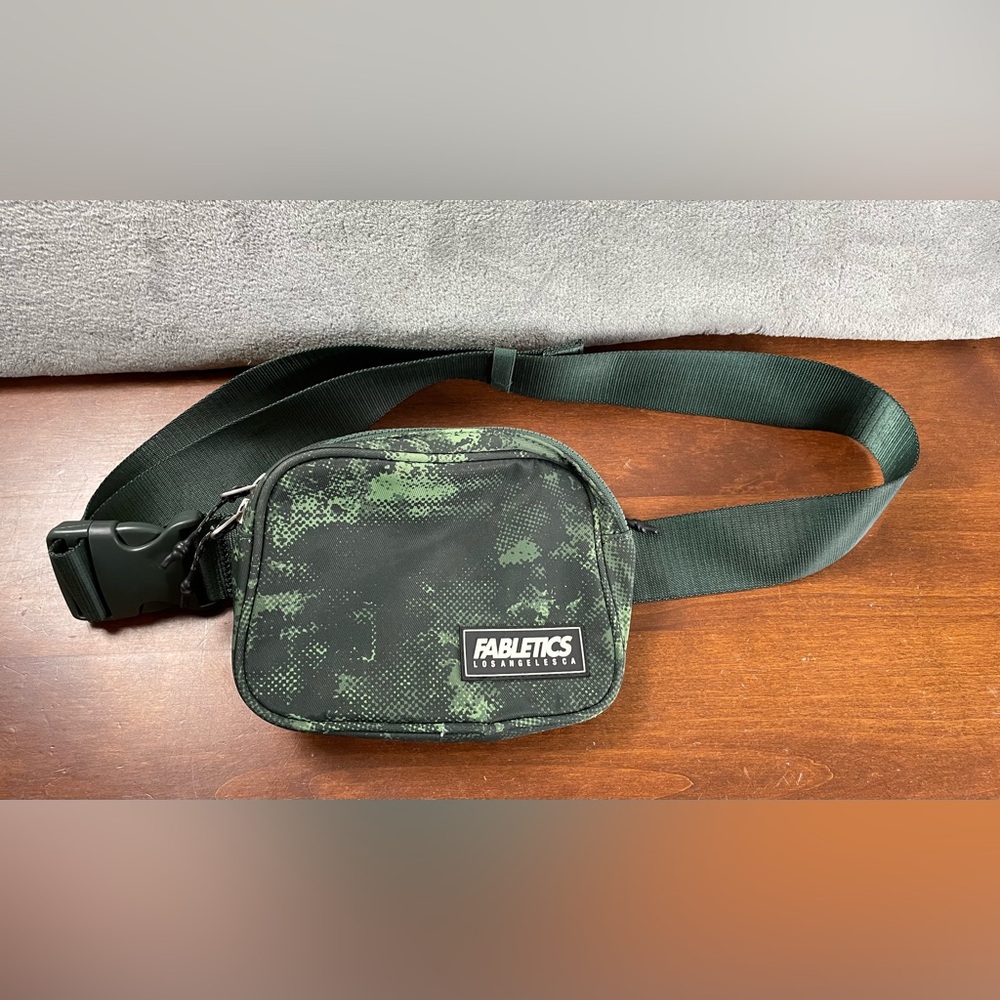 Fabletics The Belt Bag Green Black Camo Fanny Pack Crossbody Great Condition
